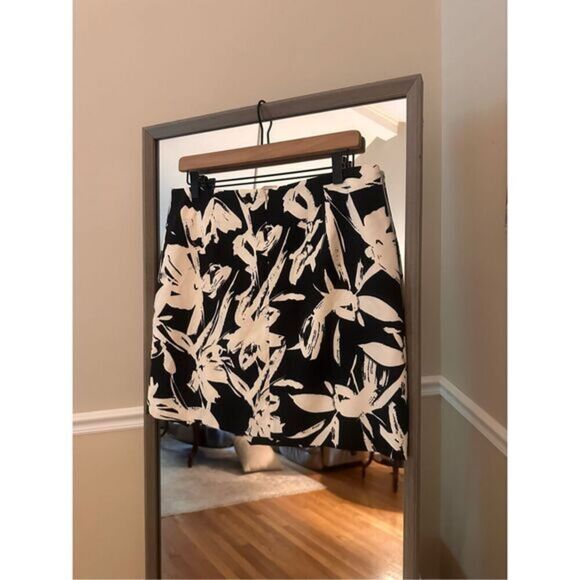 Banana Republic Floral Print Mini Skirt Abstract Brushstroke Pattern Chic Casual - Picture 4 of 7